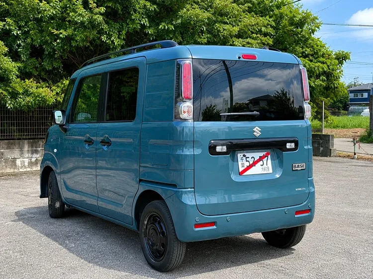 中古スズキ スペーシアベースの後面